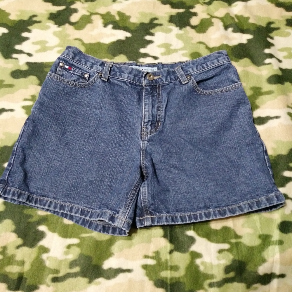 Tommy Hilfiger "boyfriend" demin shorts